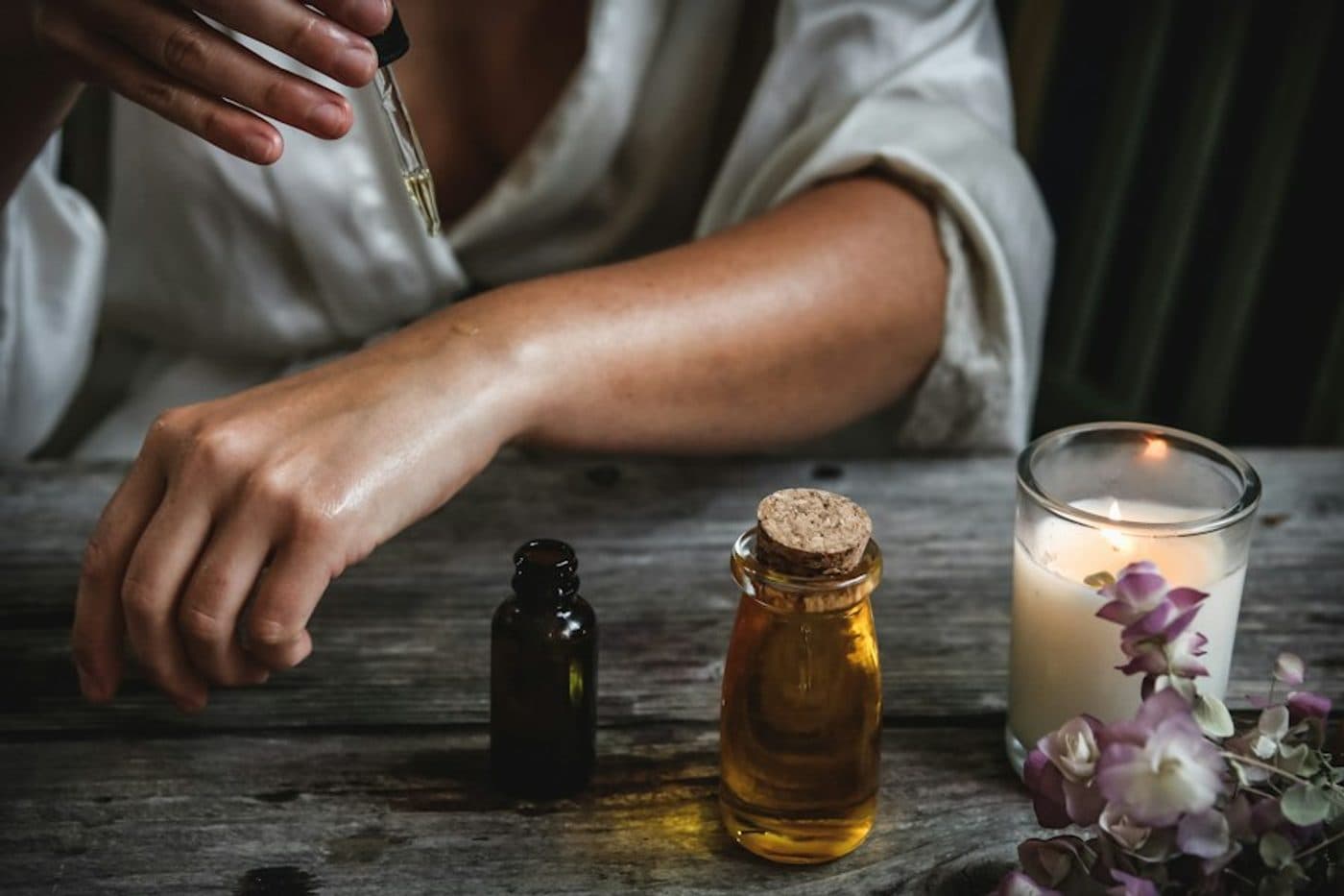 Un rituel d'auto-massage à l'huile, l'abhyanga